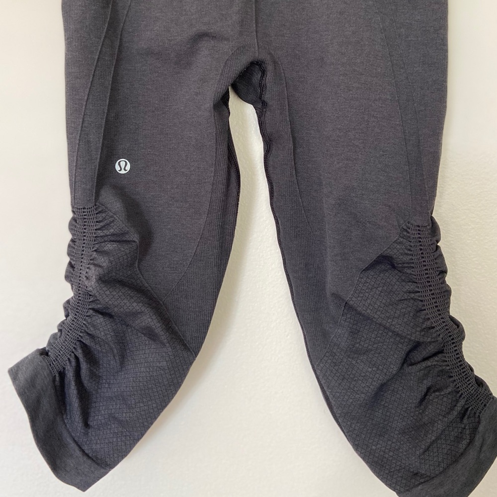 Size 6 lululemon compression capris